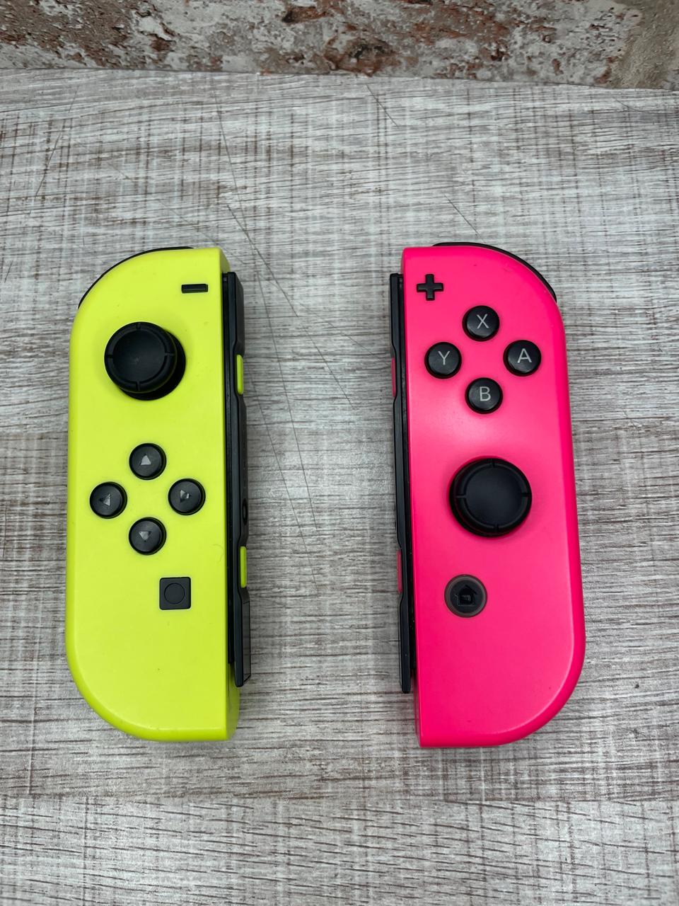 Nintendo Switch Joy-con controller set (PreOwned)